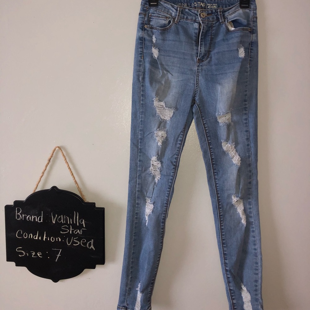 Medium wash blue jeans🦋